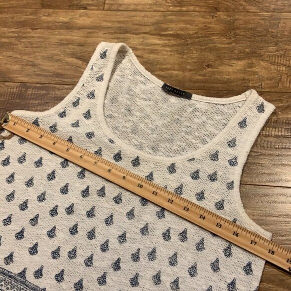 Bohemian white and blue sleeveless top - Picture 7 of 10